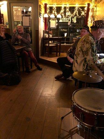 Cafe De Pianist